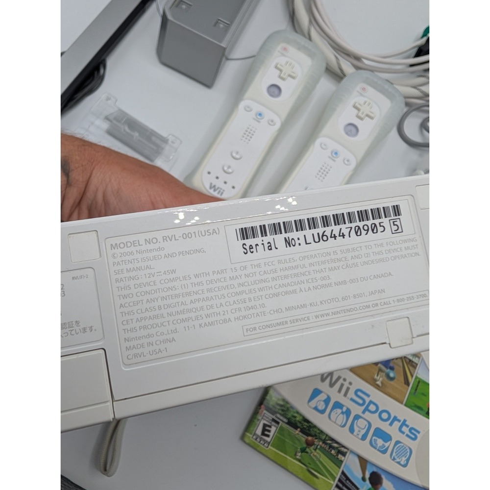 Nintendo Wii Console Bundle White 2 Wiimote 2 Nunchuk Sensor Bar Wii Sports - Picture 10 of 13